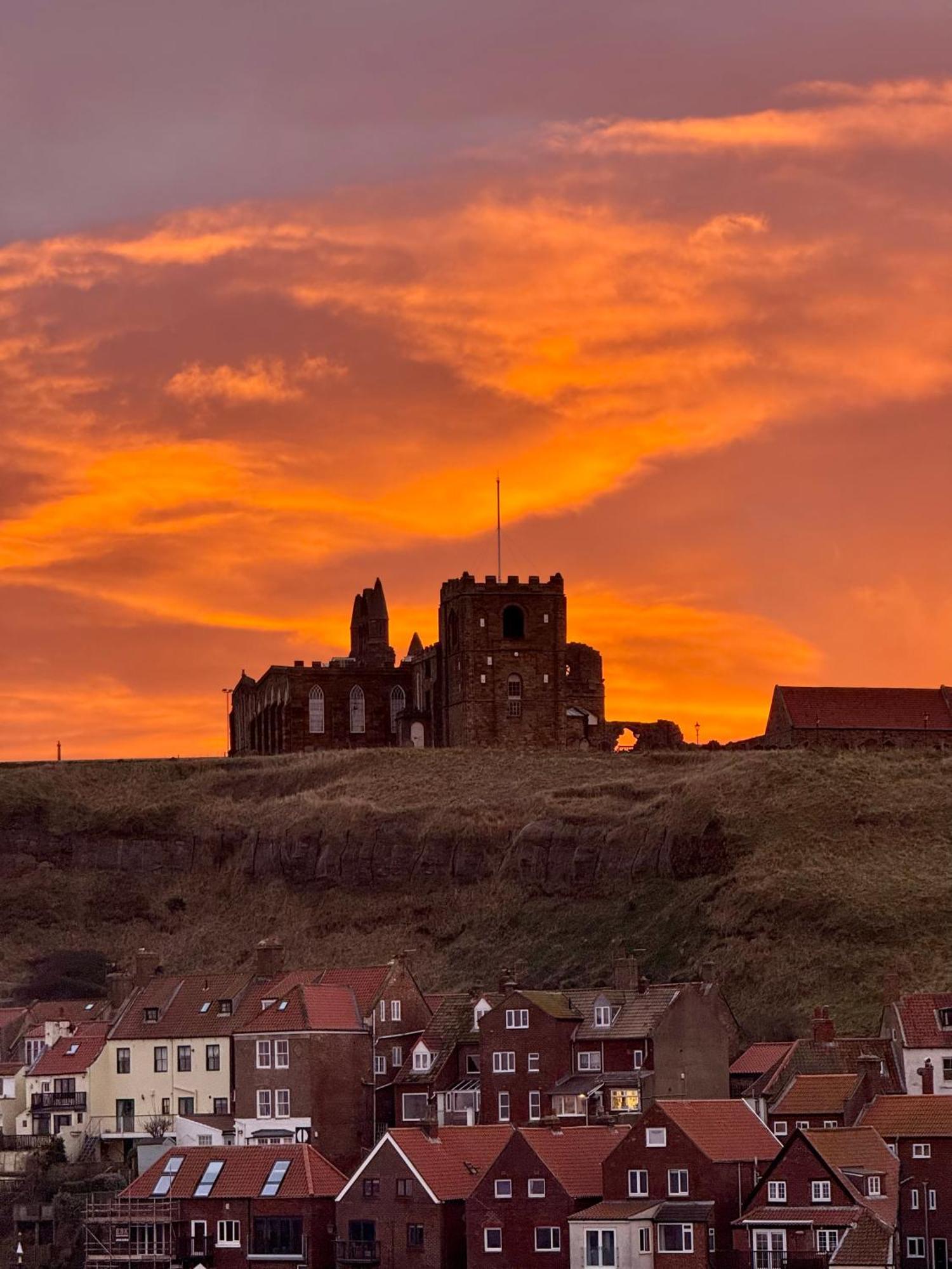 Number 3 Pier Road Suites Whitby Kültér fotó