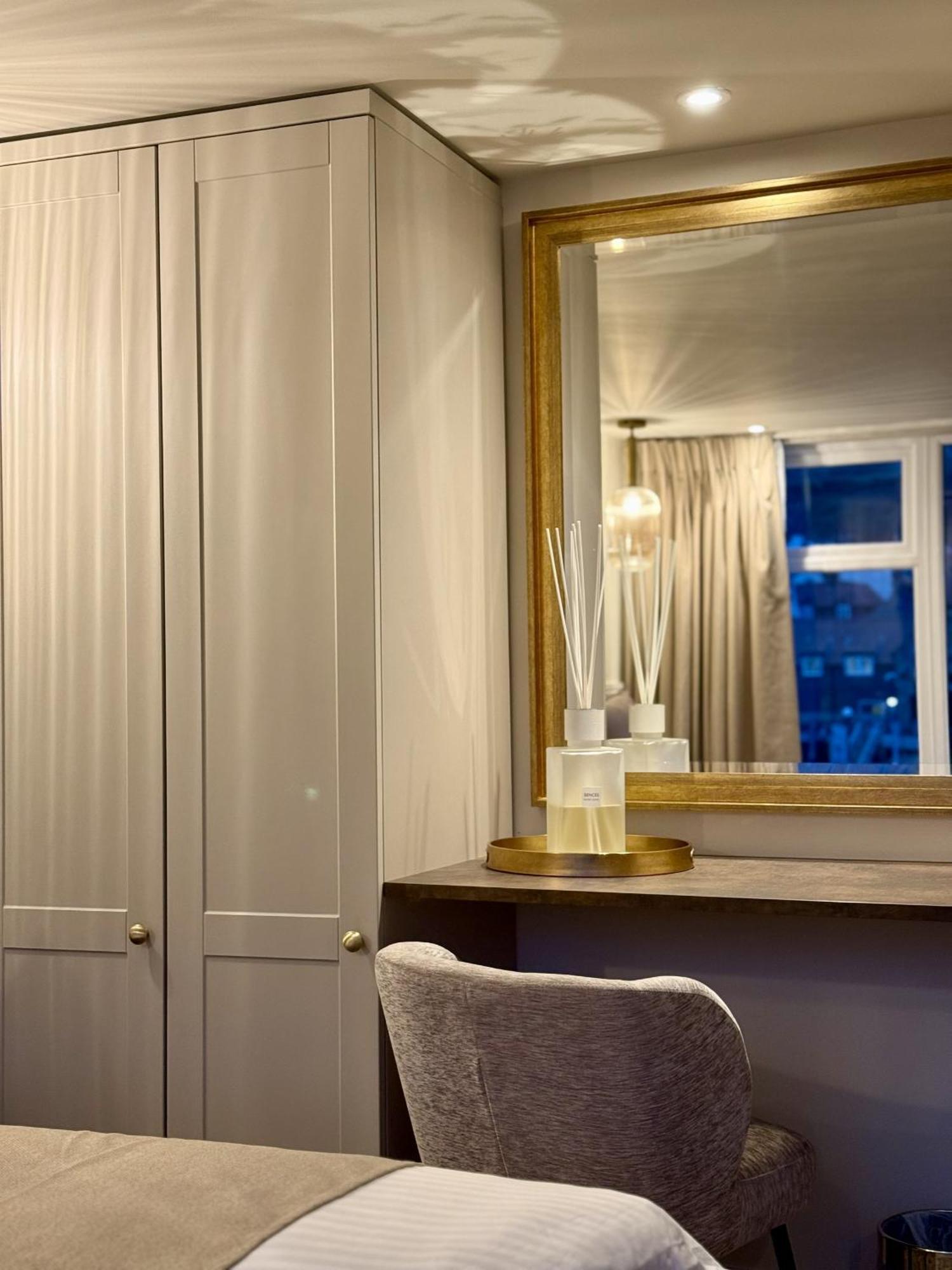 Number 3 Pier Road Suites Whitby Kültér fotó